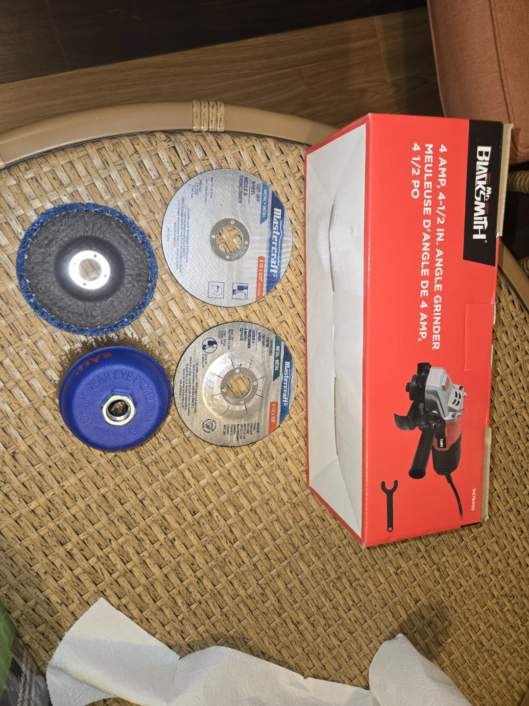 Blacksmith 4 AMP Angle Grinder w/ Discs - photo 2