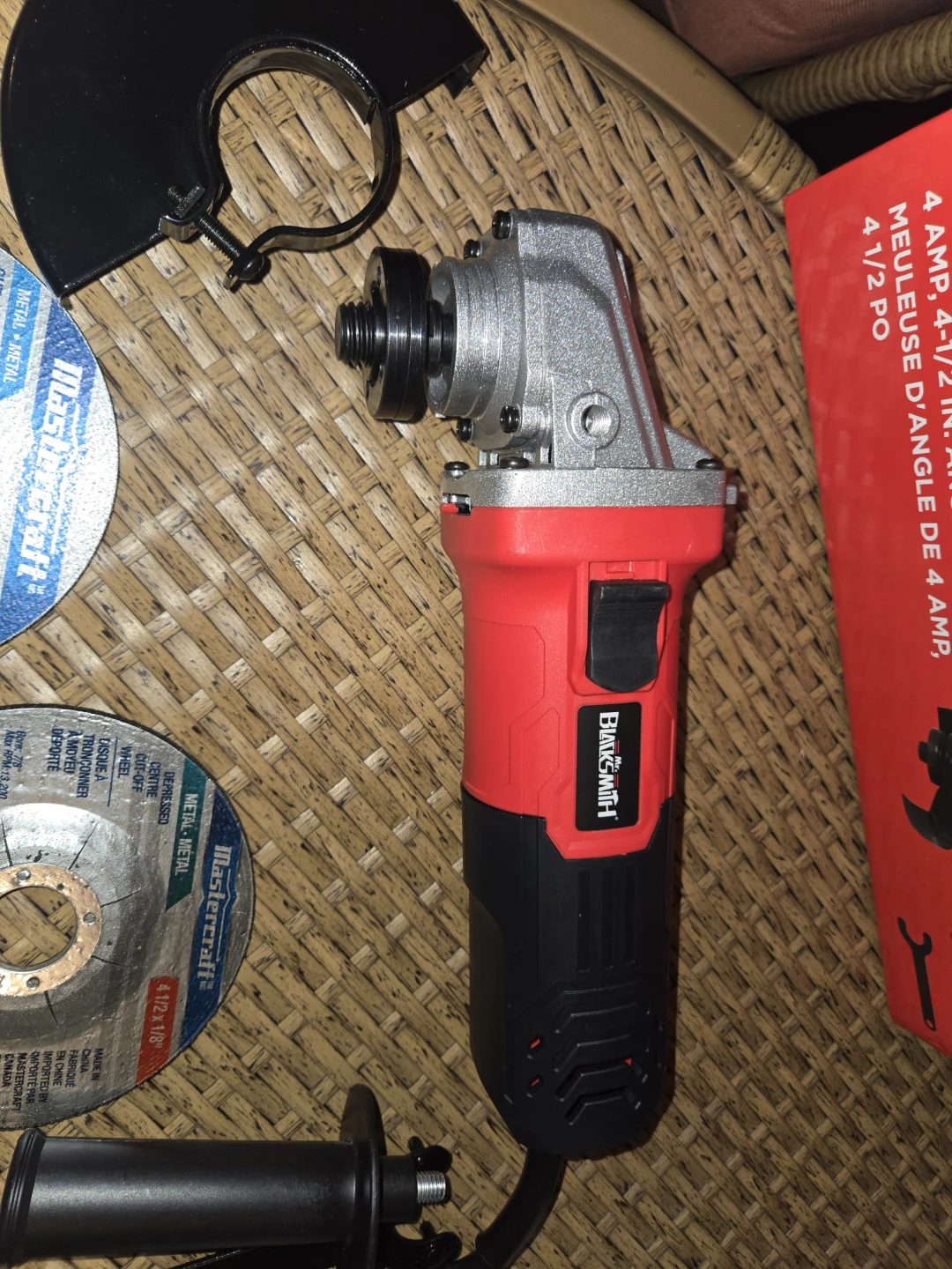 Blacksmith 4 AMP Angle Grinder w/ Discs - photo 5