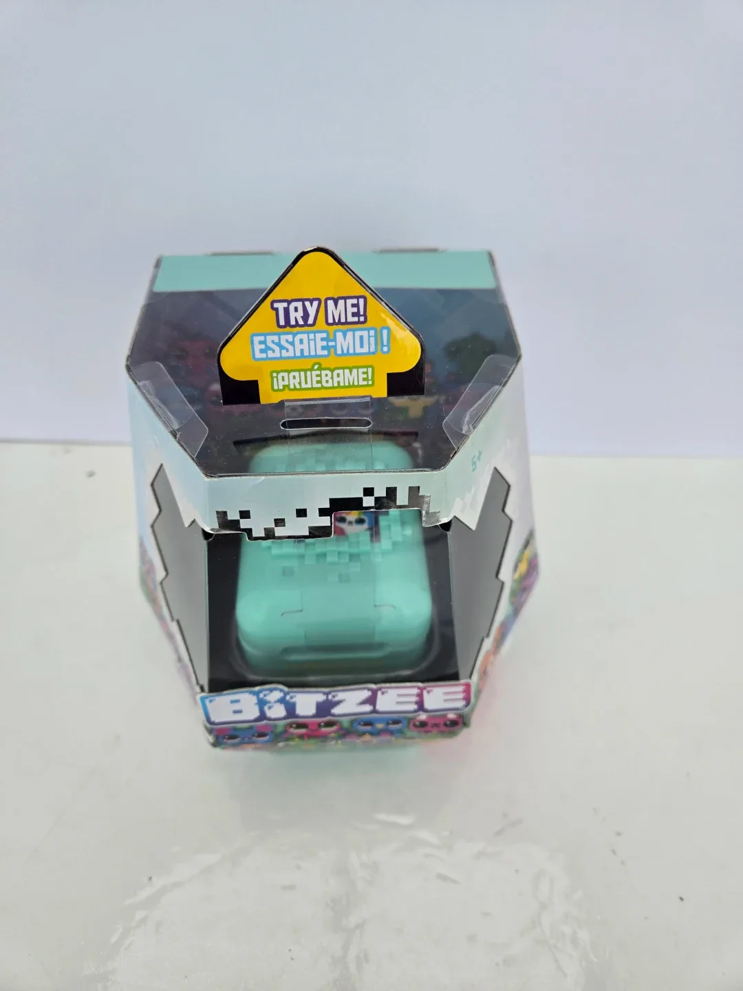 Brand new bitzee christmas giftable toy image indicator(2)