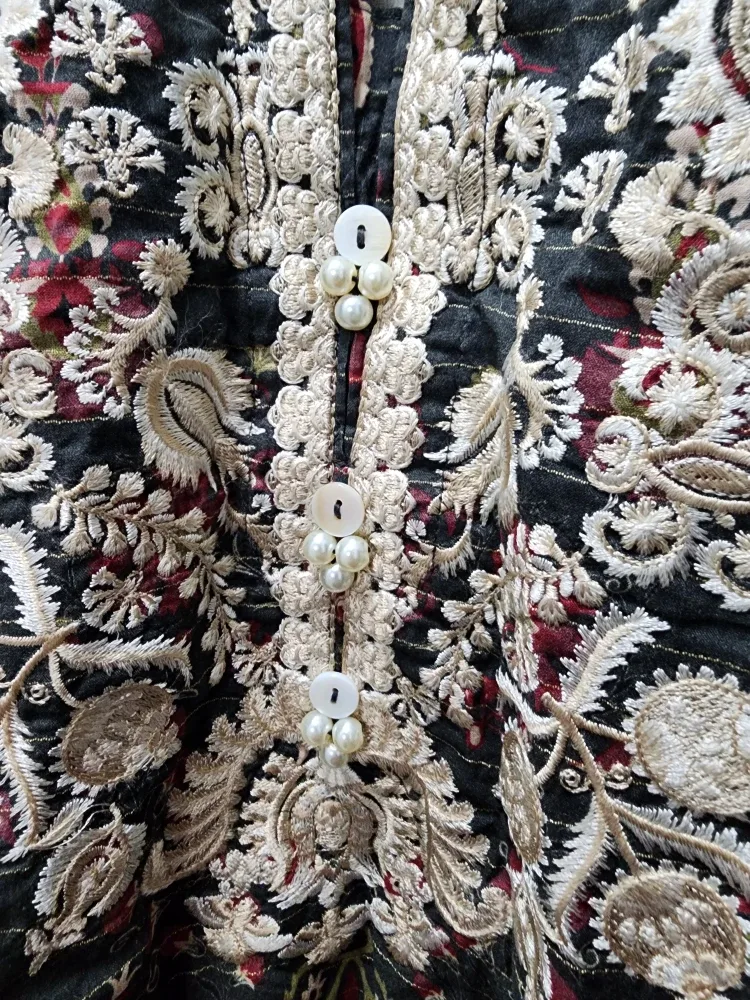 New Khaadi embroidered 3-Piece lawn Suit - Size 10 image indicator(8)