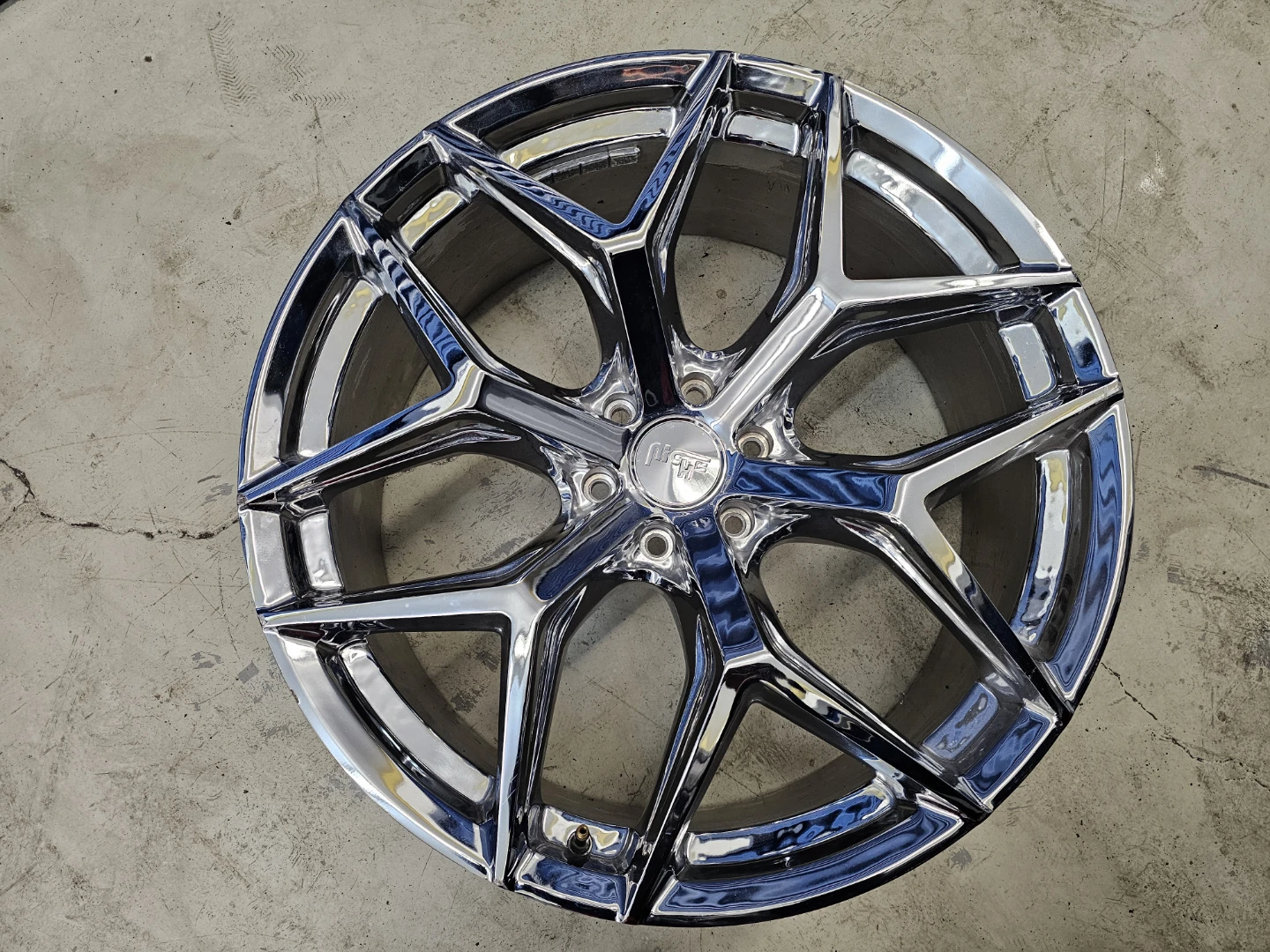 24" NICHE CHROME WHEEL (1 ONLY) 6×135 - photo 2