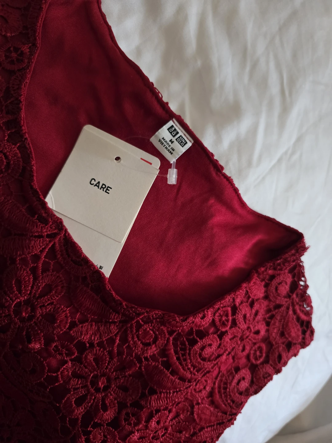 Uniqlo Japan Beautiful Red Lace Sleeveless Top - Size M New - photo 4