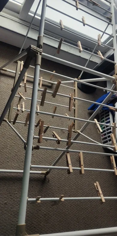 Clothes Drying Rack with Clothespins image indicator(2)