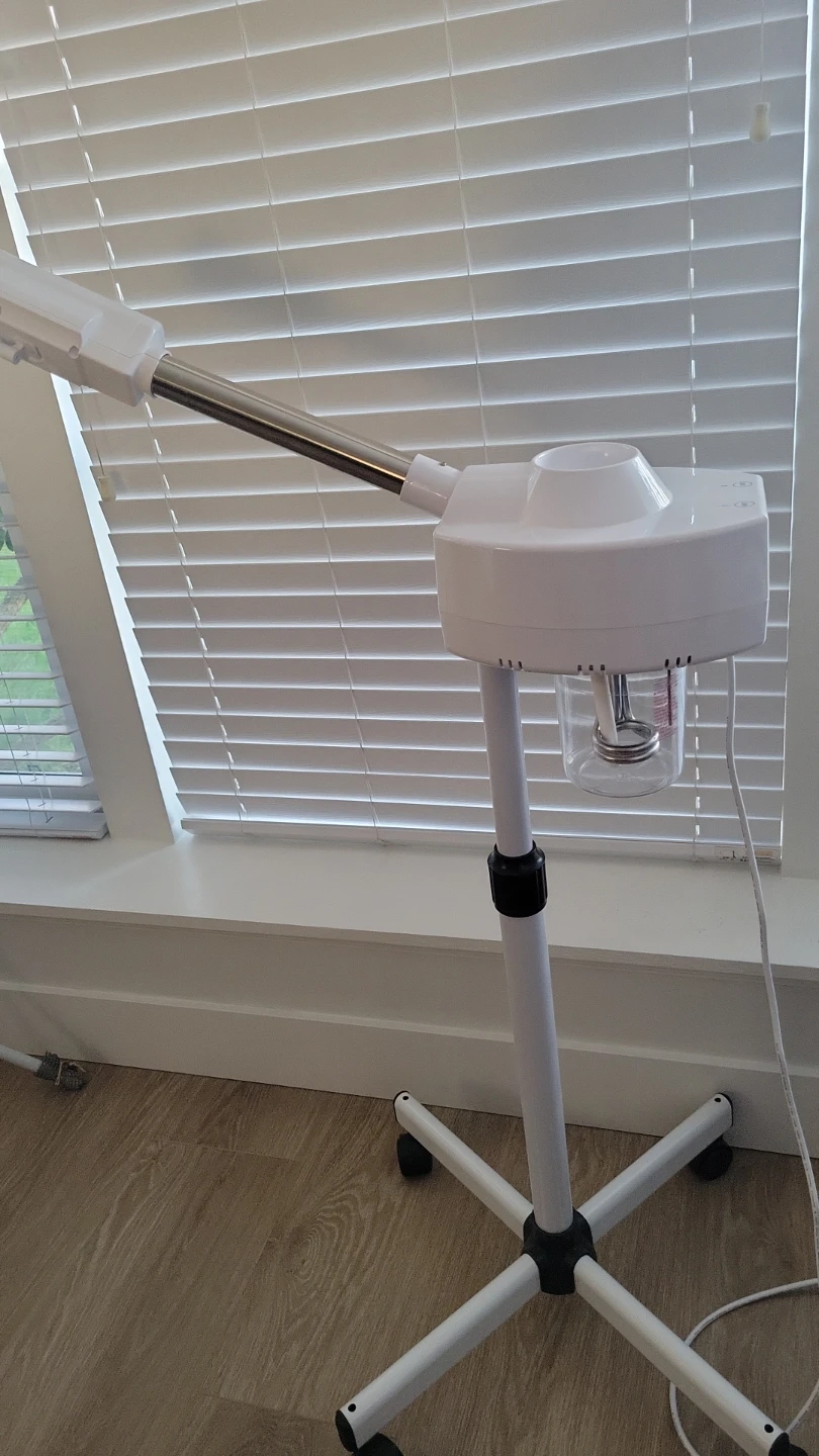 Salon/Spa Equipment: Steamer, Cart, Stool - photo 2