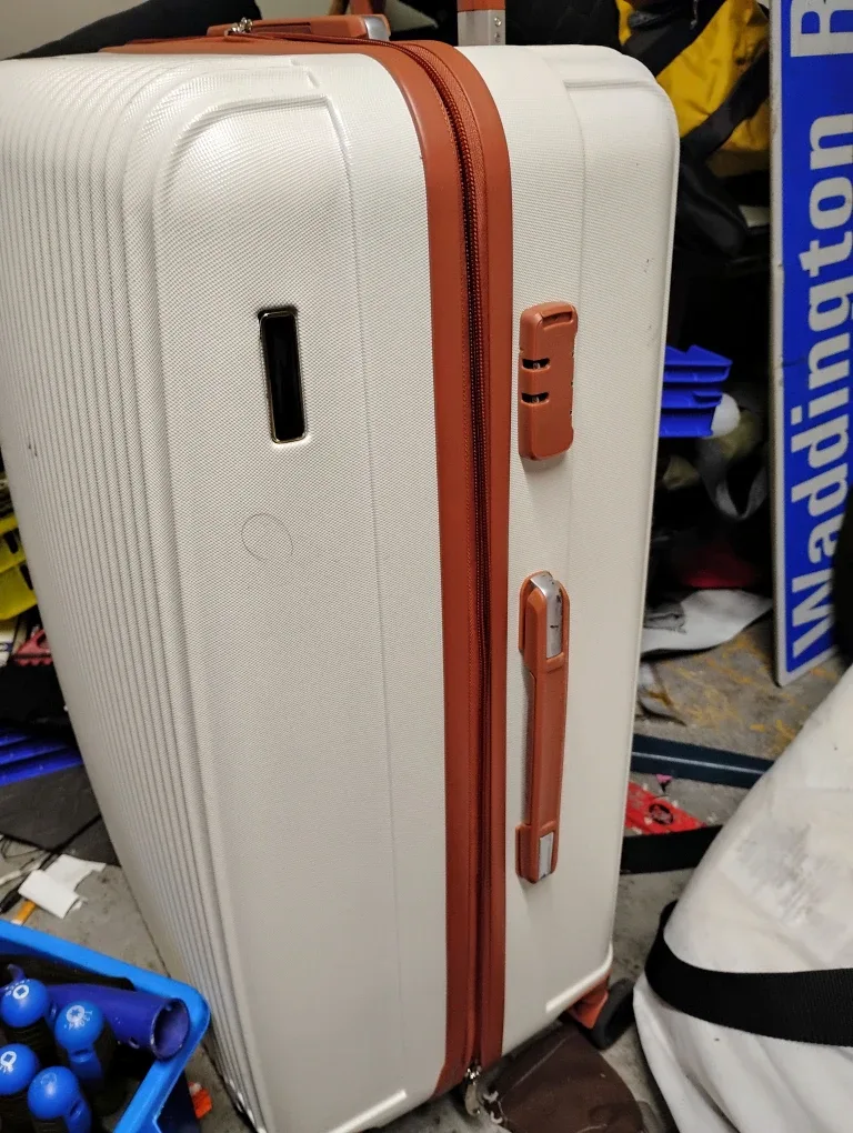 White & Orange Suitcase image indicator(2)