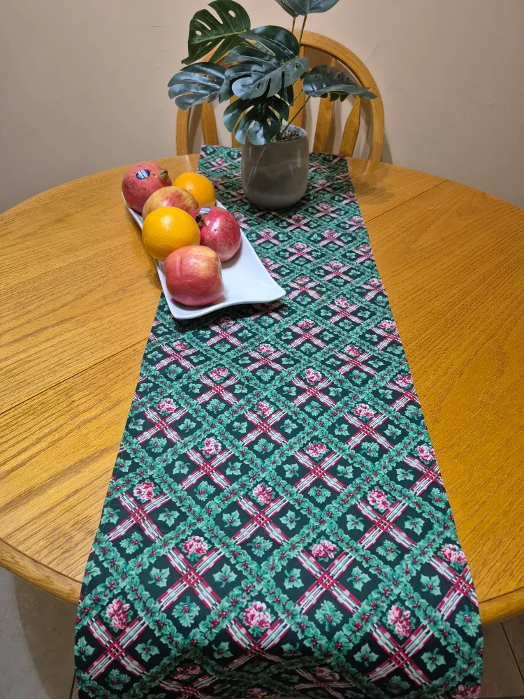 Festive Holiday Table Runner, seasonal table decor image indicator(3)