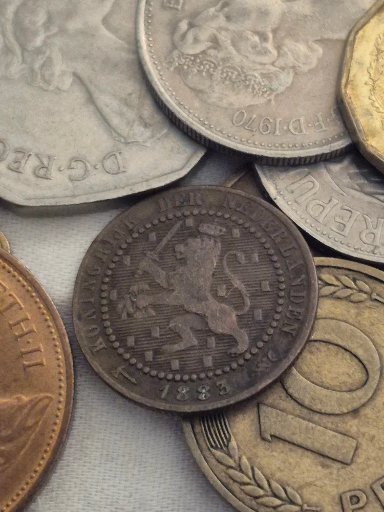 Half kilo (500g) of mixed world coins image indicator(2)