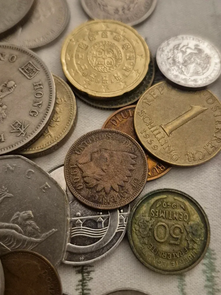 Half kilo (500g) of mixed world coins image indicator(3)