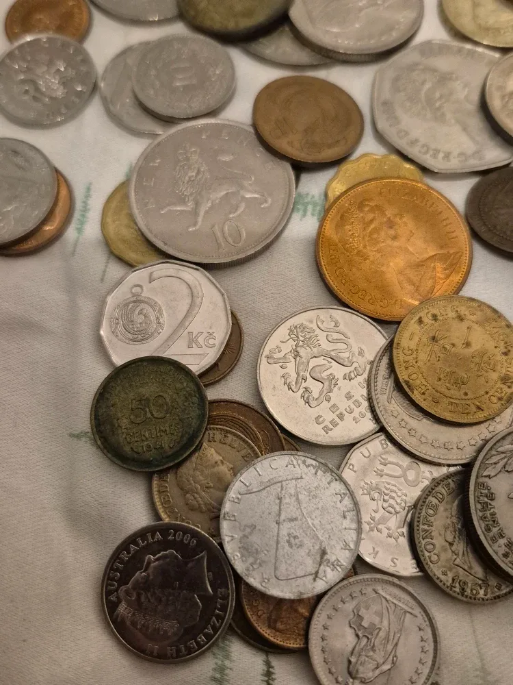 Half kilo (500g) of mixed world coins image indicator(4)