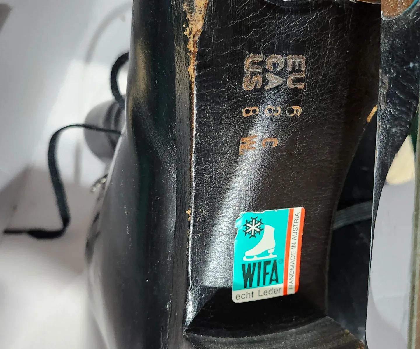 Wifa Black Leather FIGURE Skates - US Size 8 #cleanout image indicator(2)