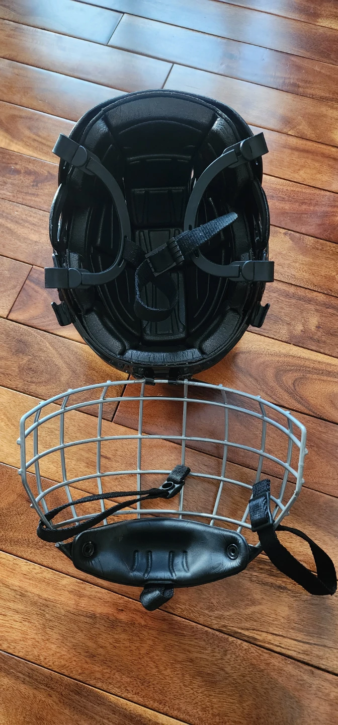 CCM Hockey Helmet - photo 2
