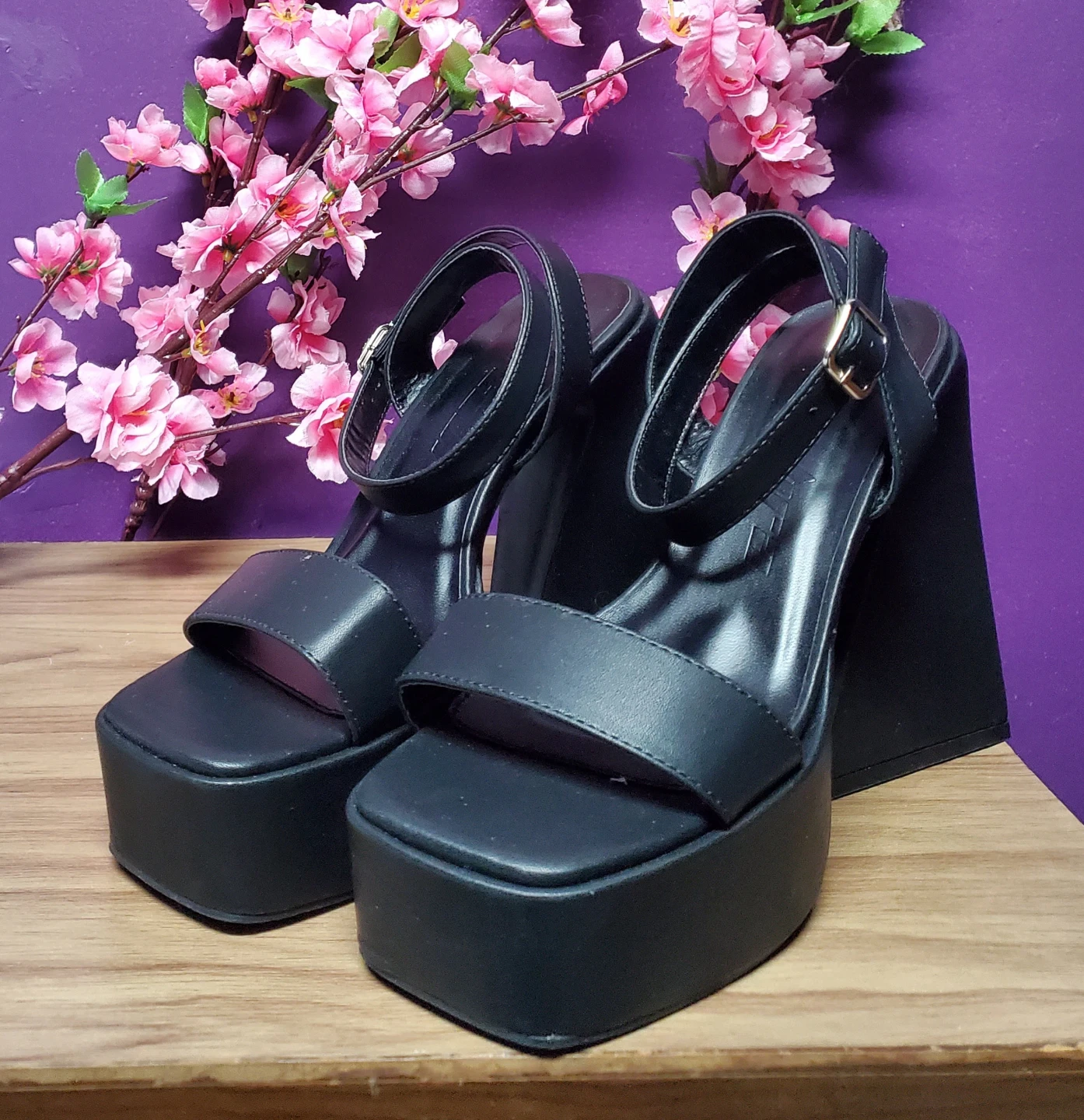 Black chunky platform heel sandals - size 7