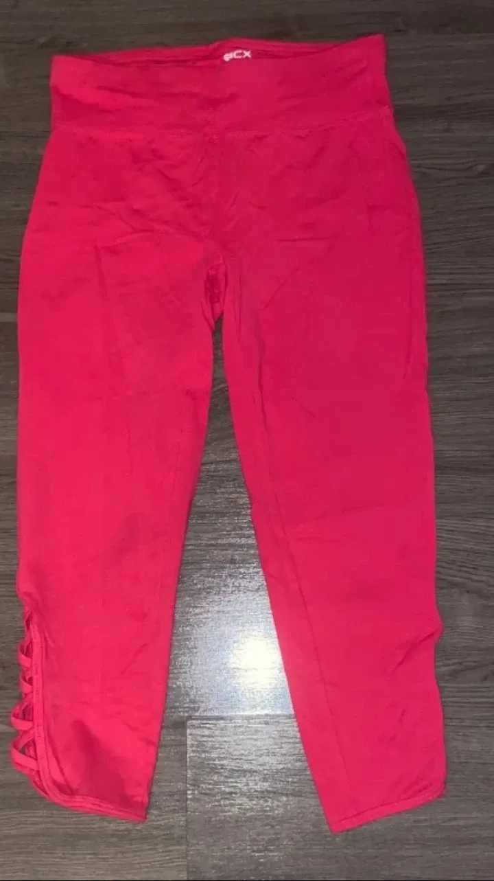 pink Capri Leggings - Size S image indicator(2)