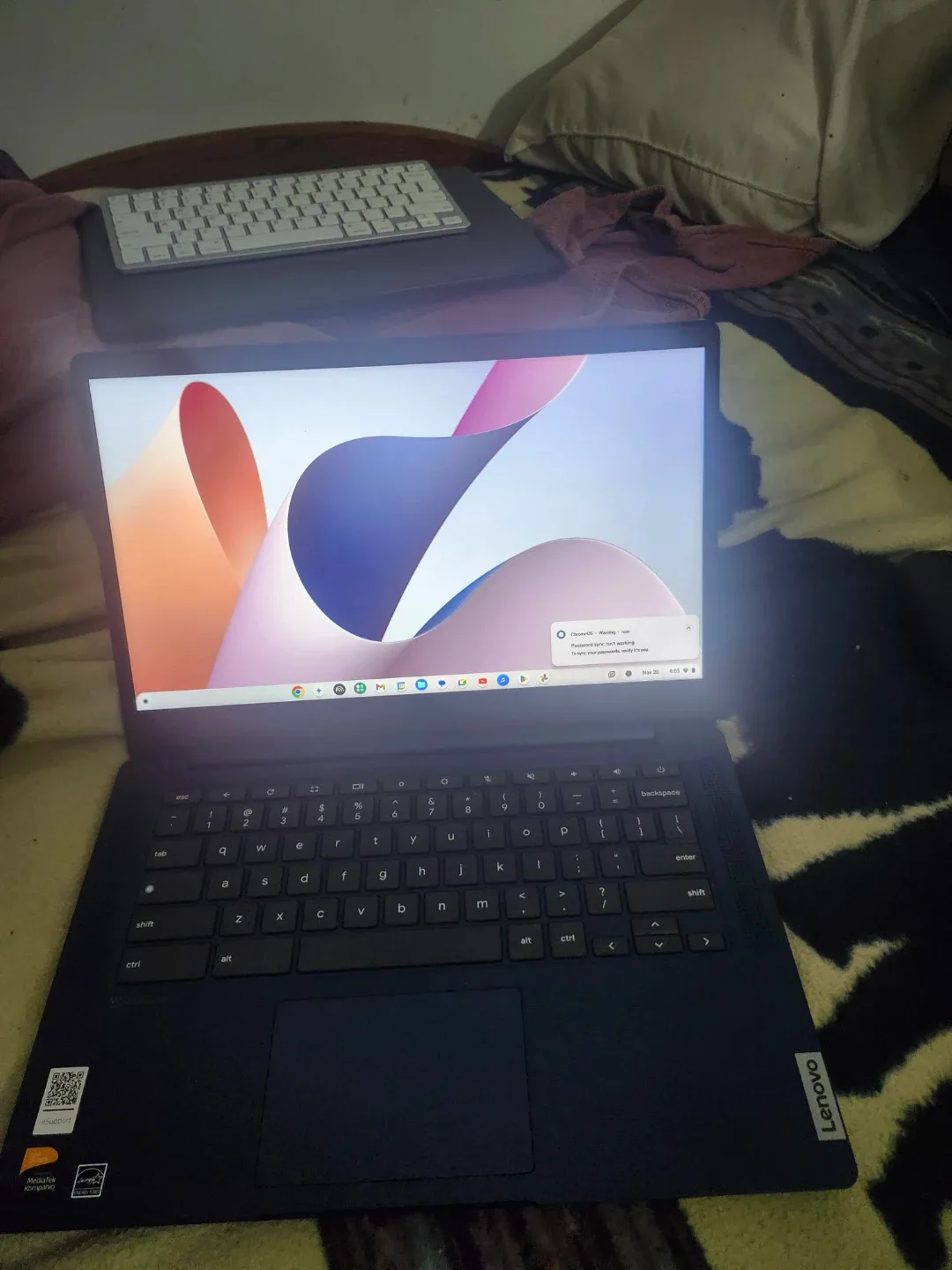 Lenovo Chromebook - Blue Laptop image indicator(2)