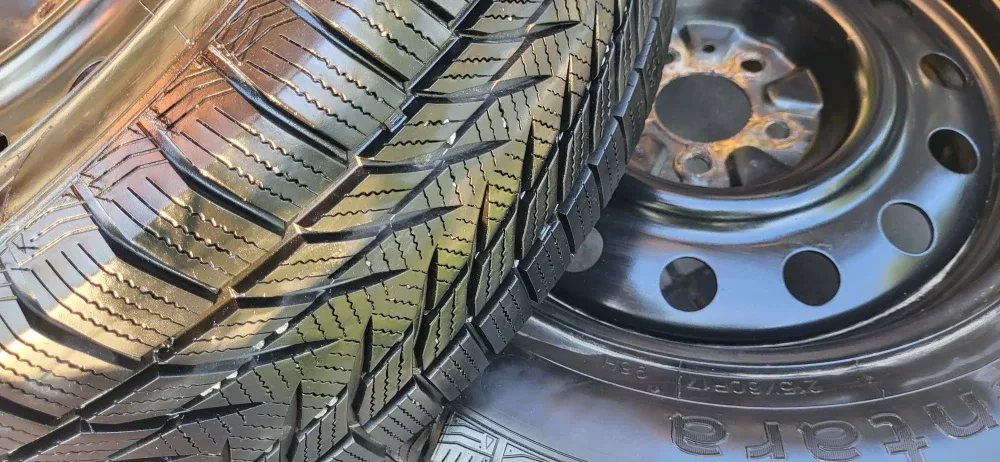 Two Vantara 215/60R17 Winter Tires on Rims image indicator(2)