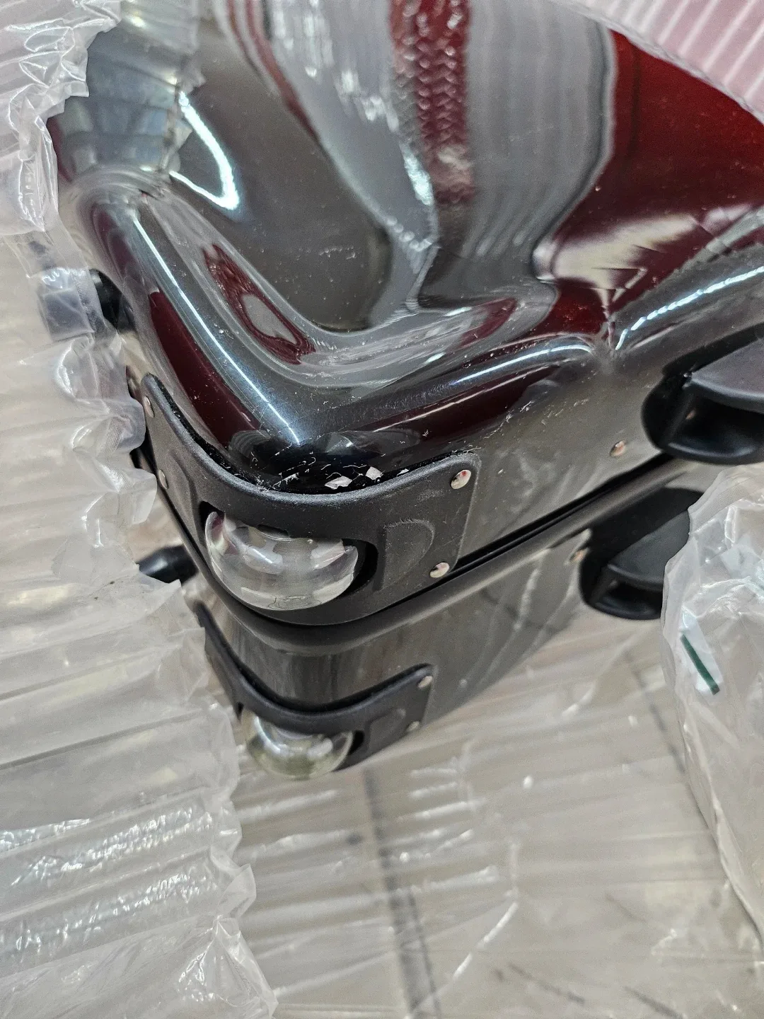 Crossrock CRF1020BS-BK Fiberglass Baritone Saxophone Case image indicator(9)