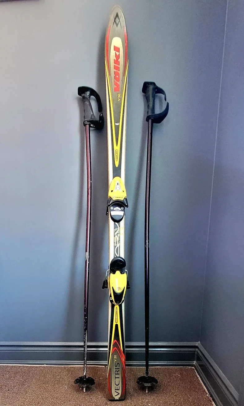 Volkl VECTRIS V130 Skis, with Poles