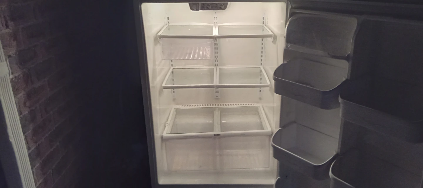 Kenmore White Top Freezer Refrigerator - photo 2