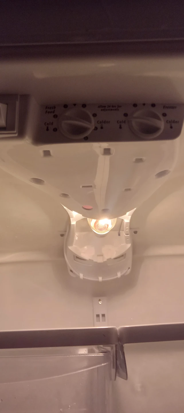 Kenmore White Top Freezer Refrigerator - photo 3