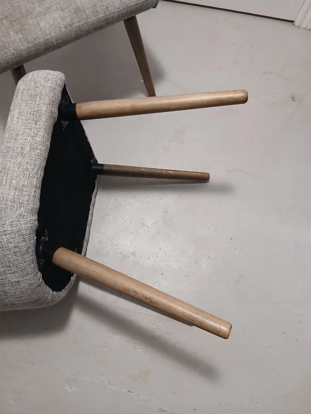 2 grey chairs image indicator(7)