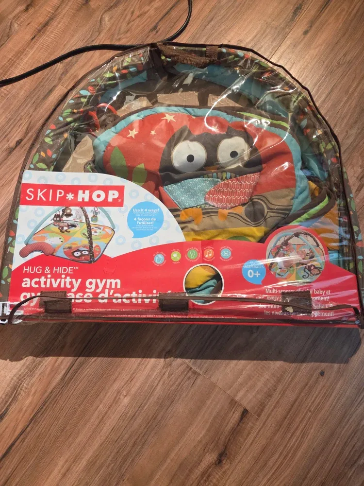 Skip Hop Hug & Hide Activity Gym (New)