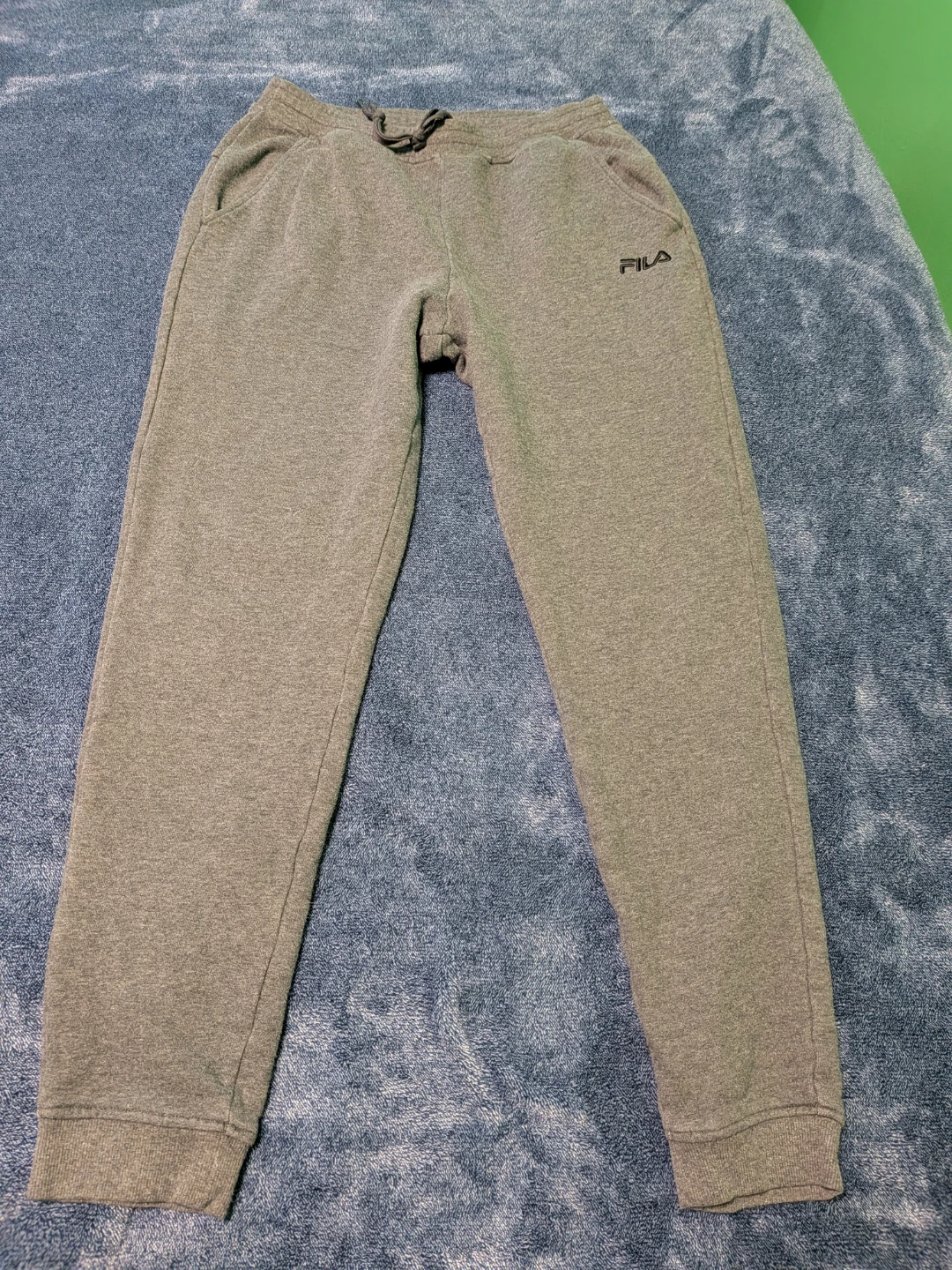 Package of 5 pairs of pants size small for men and 2 hoodies - photo 5