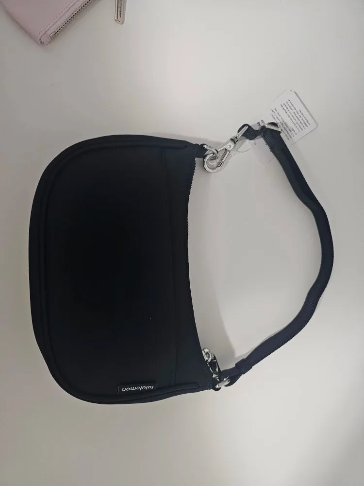 Lululemon City Essentials Mini Shoulder Bag 1L - Black image indicator(3)