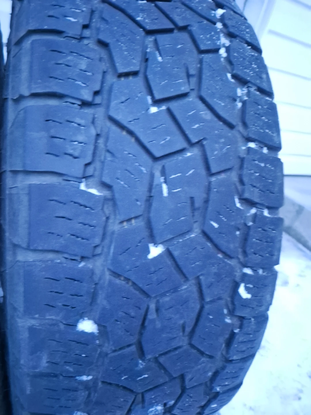275/65r18 two Used Tires - Great Condition - photo 2