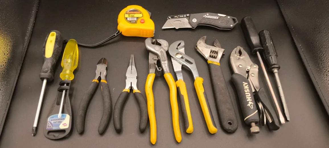 Mixed Set of Hand Tools image indicator(3)