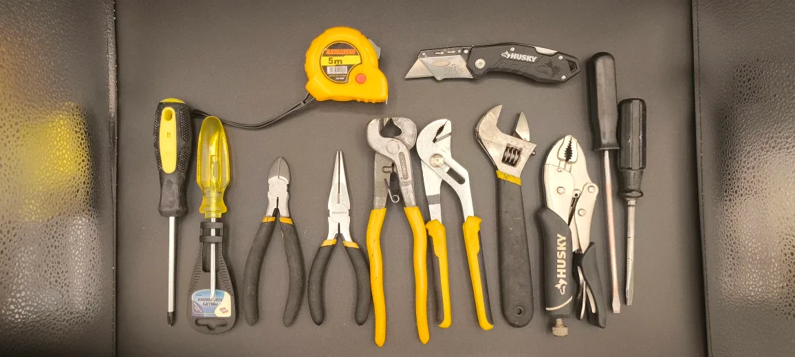 Mixed Set of Hand Tools image indicator(4)