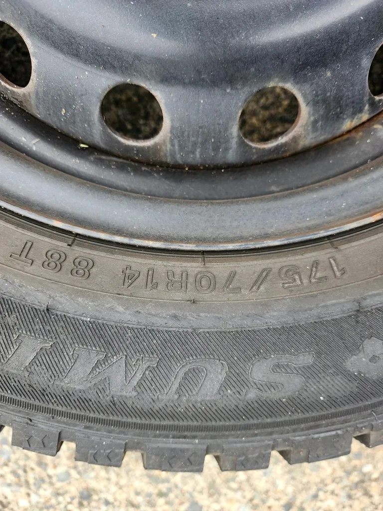 Sumitomo Ice Edge Tire 175/70R14 image indicator(6)