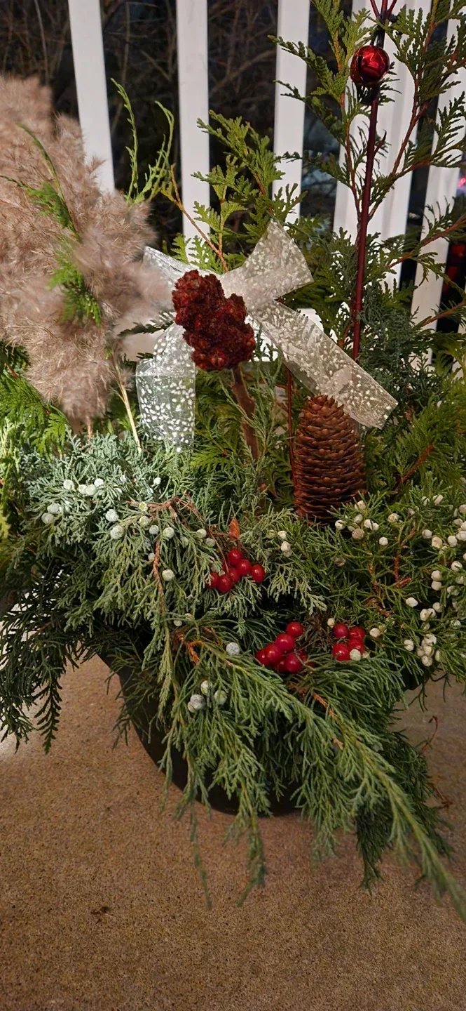 Outdoor Winter Planter image indicator(10)