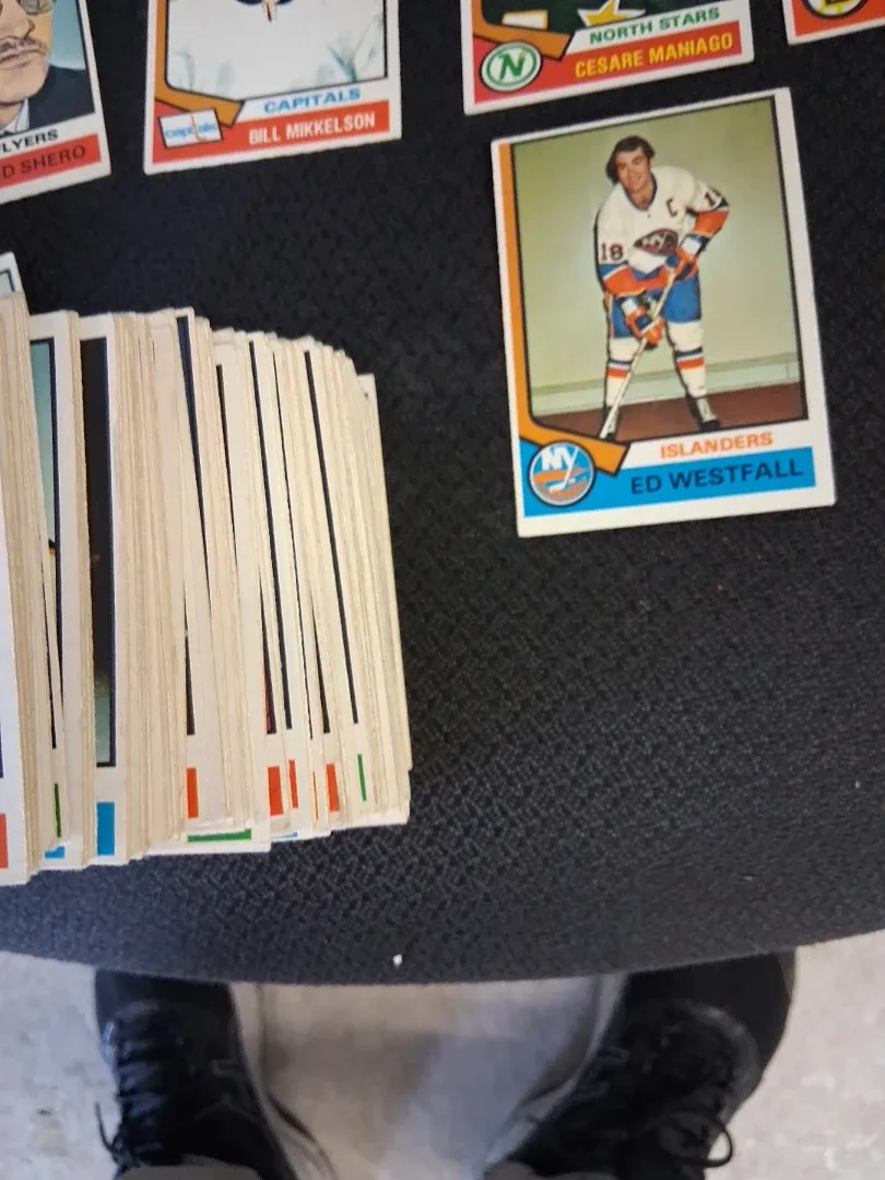 1974-75 opc hockey cards 200 cards image indicator(6)