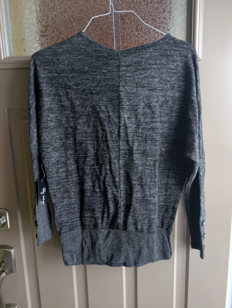 BNWT Womens sz sm sweater w/ necklace - photo 3