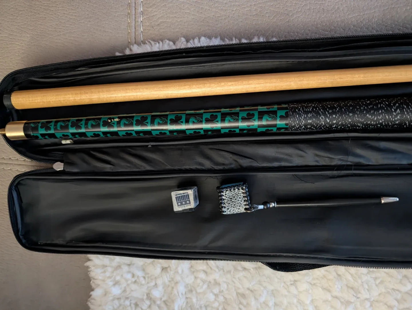 Guinness Pool Cue Stick with Case #Cleanout image indicator(4)