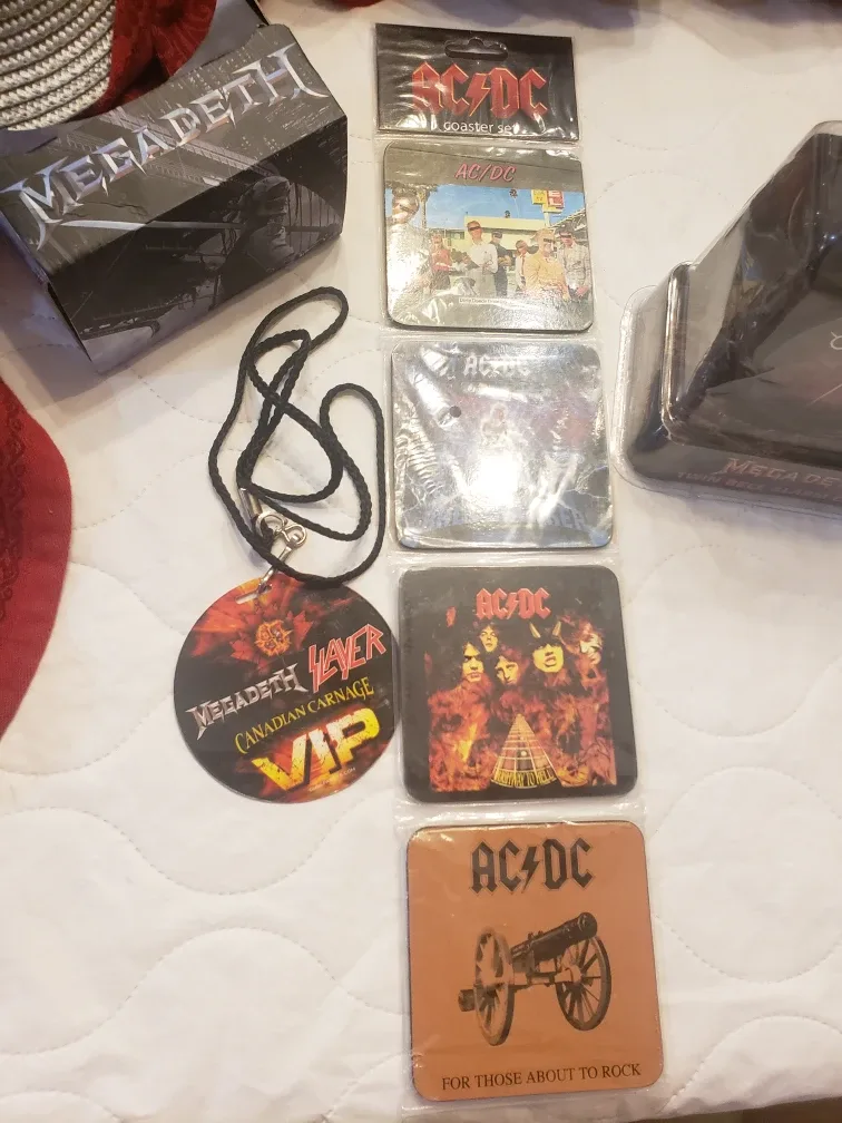 Megadeth Twin Bell Alarm Clock & AC/DC Coasters image indicator(7)