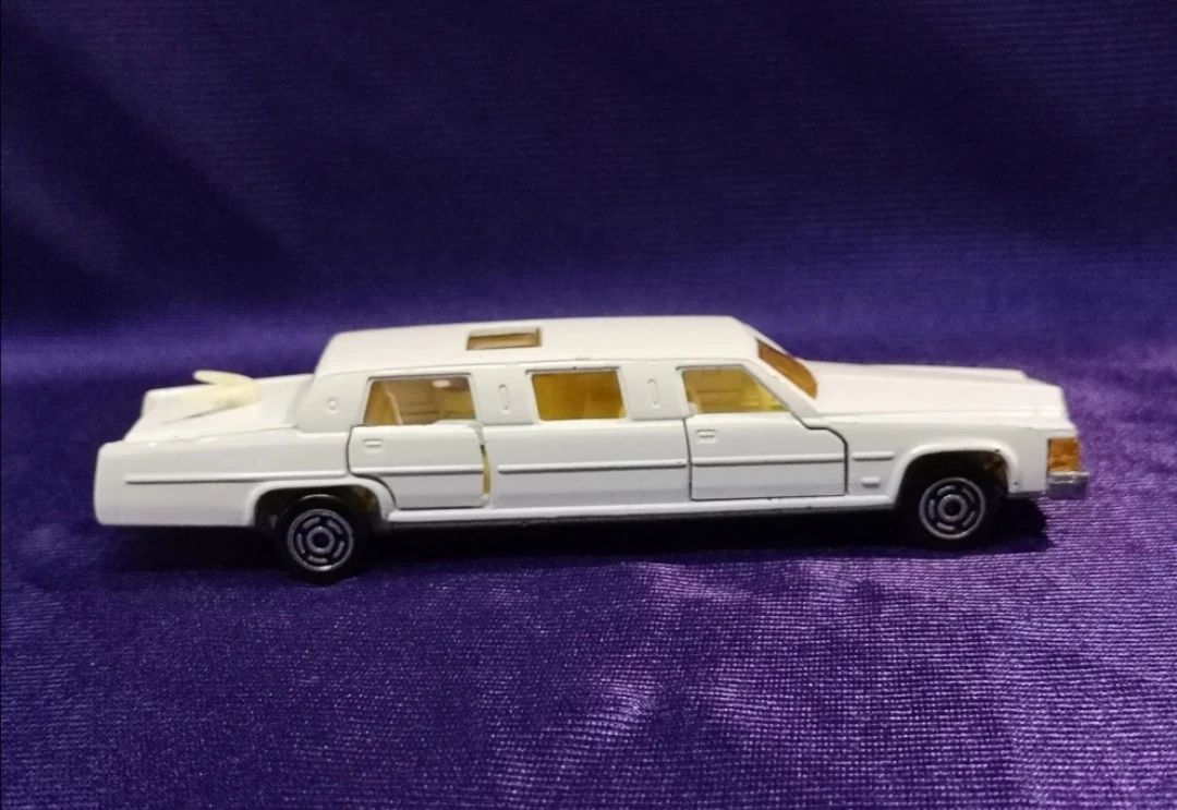 '77-'84 Cadillac Sedan De Villa ~ Hot Wheels Majorette Diecast - photo 4