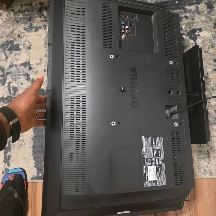 Toshiba 32L1400UC 32" TV image indicator(4)