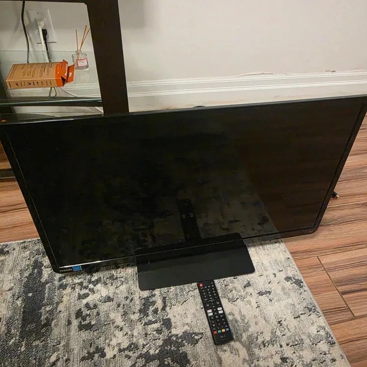 Toshiba 32L1400UC 32" TV image indicator(5)