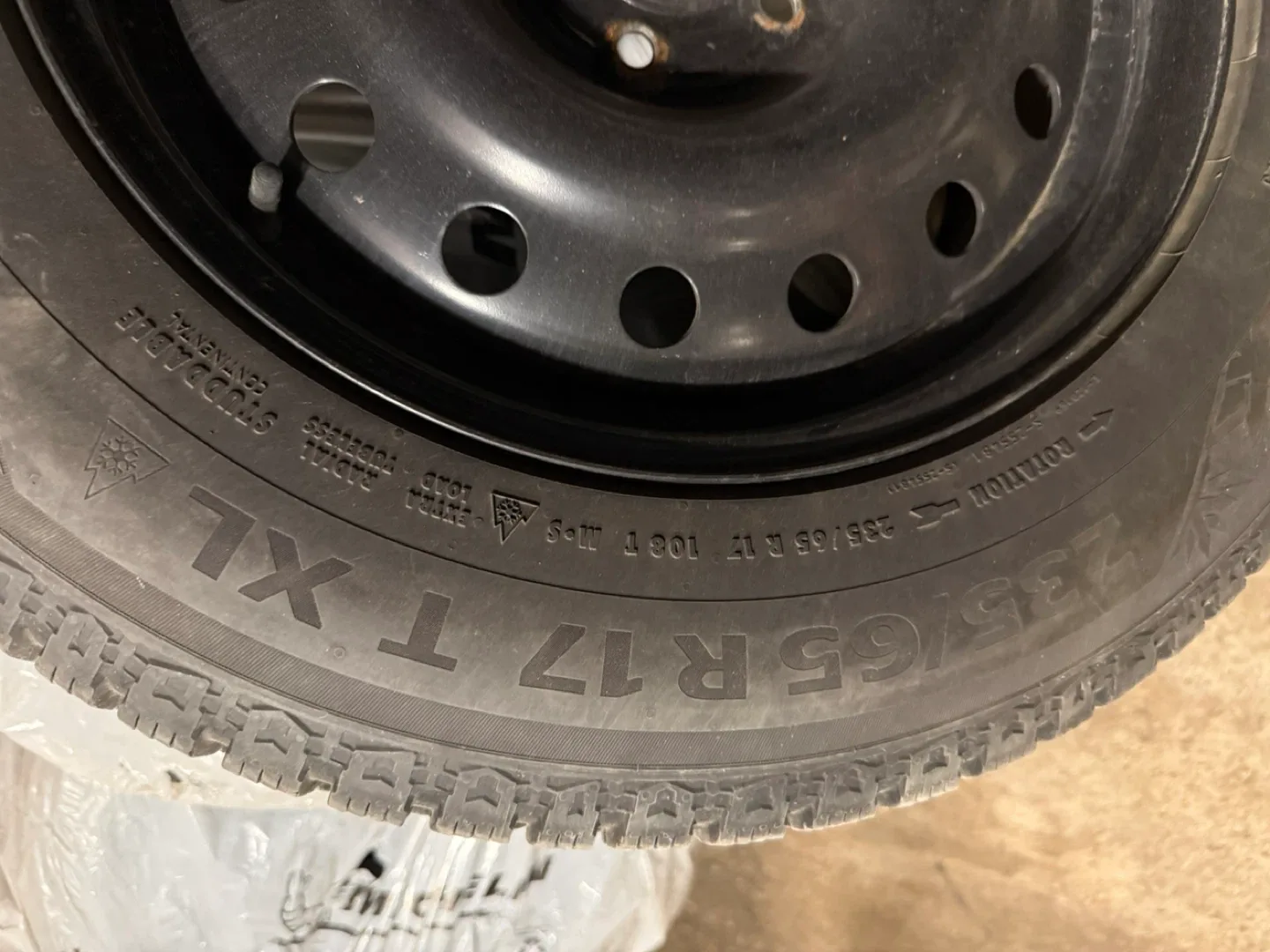 Continental IceContact XTRM 235/65R17 Winter Tire image indicator(4)