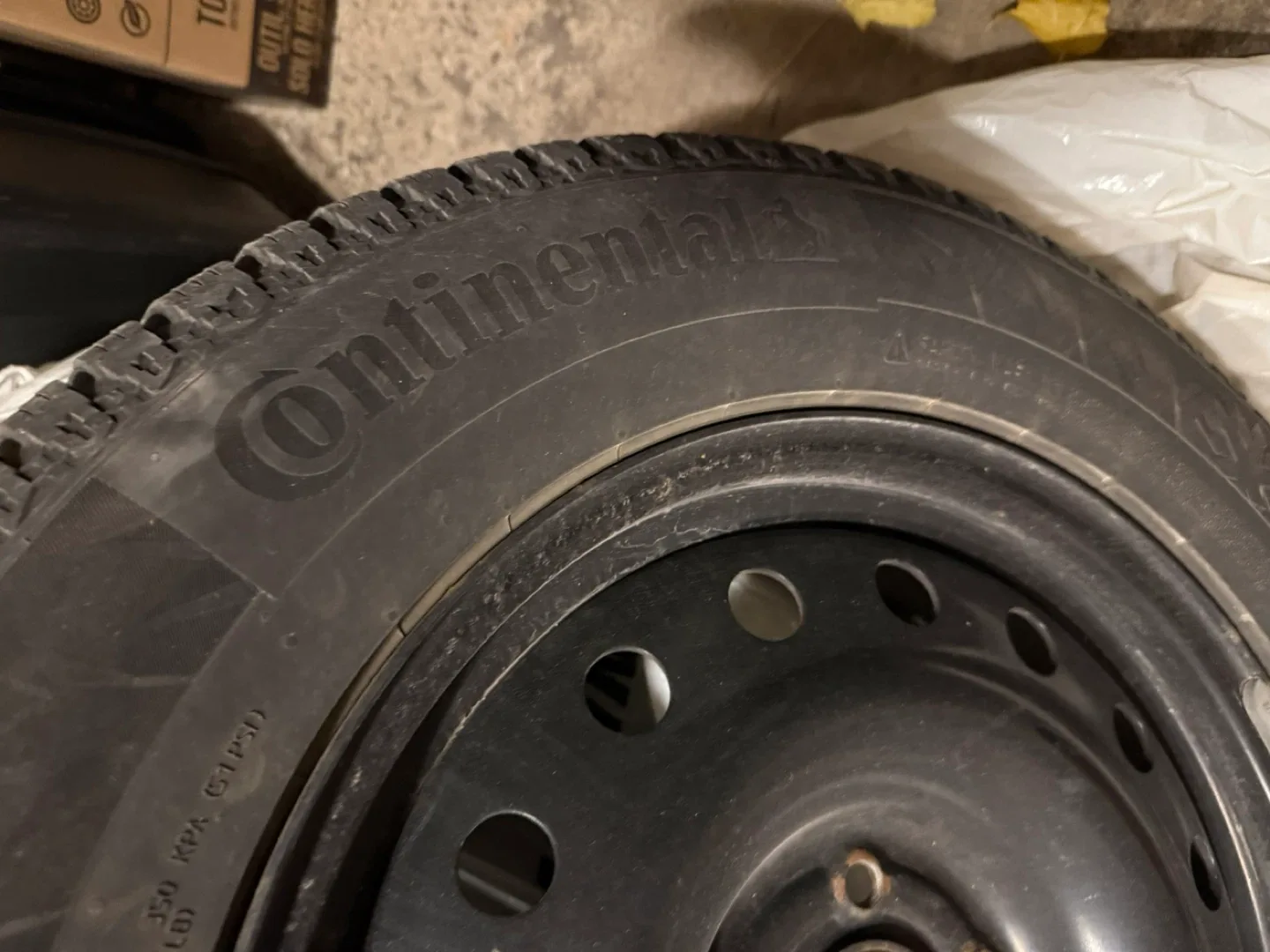 Continental IceContact XTRM 235/65R17 Winter Tire image indicator(2)