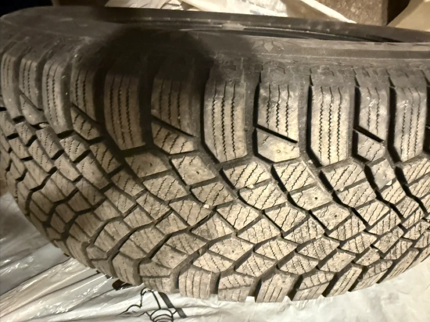 Continental IceContact XTRM 235/65R17 Winter Tire image indicator(5)