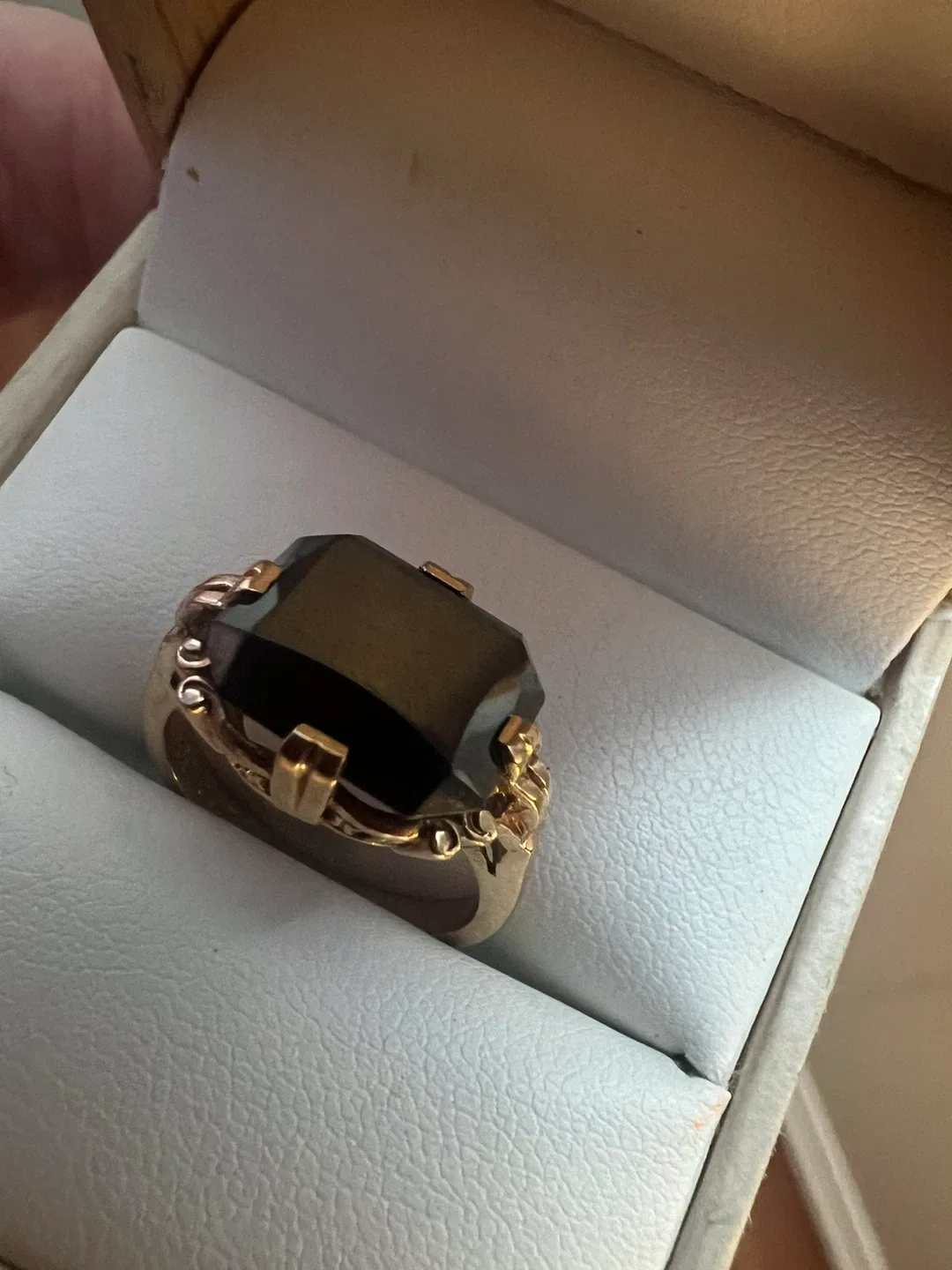 Vintage 10K Gold & Black Alaskan  Ring