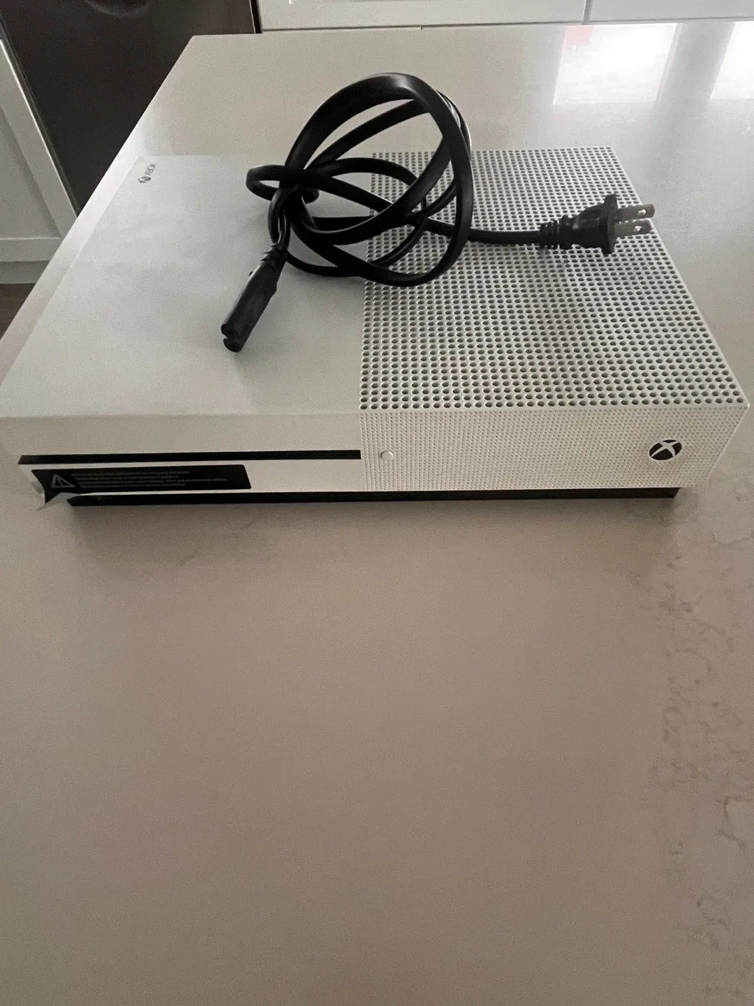 Xbox One S Console + 4 Controllers & Games image indicator(3)