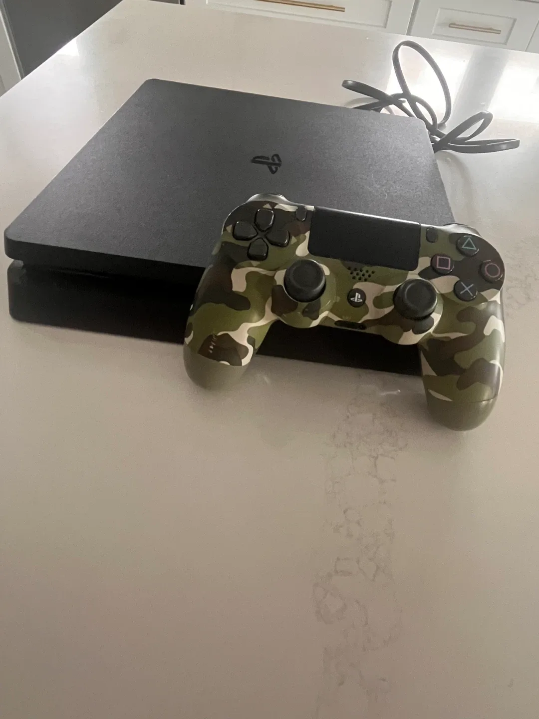 PlayStation 4 with Controller & Games image indicator(2)