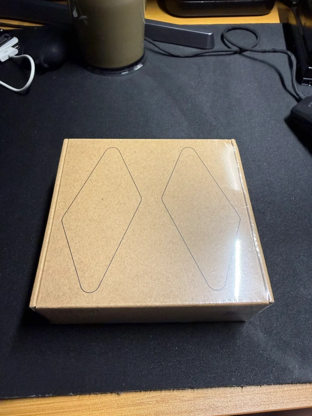 New Rabbit r1 AI Device image indicator(3)