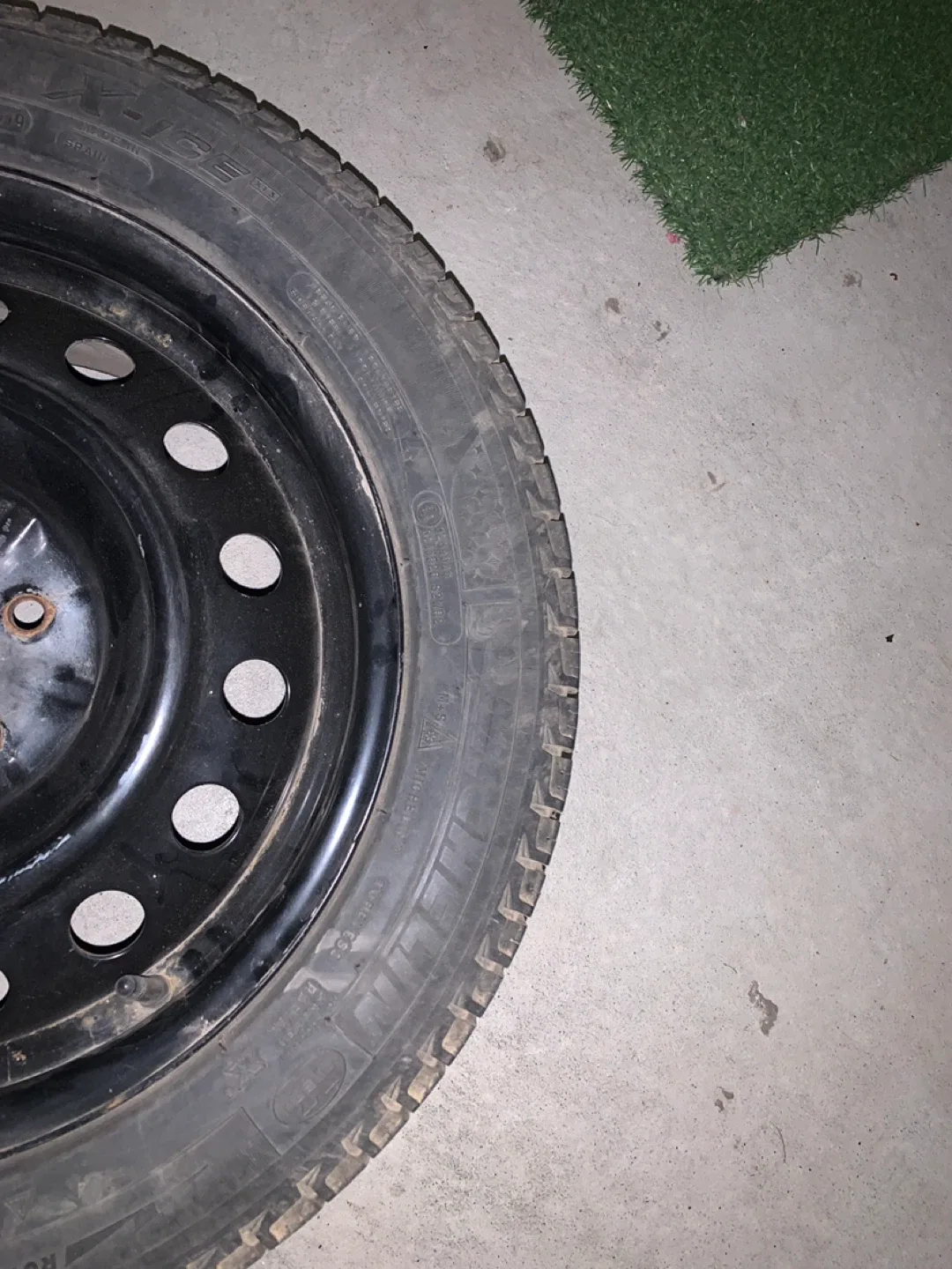 Michelin X-Ice/Snow tire 205/55 R16 94H image indicator(3)