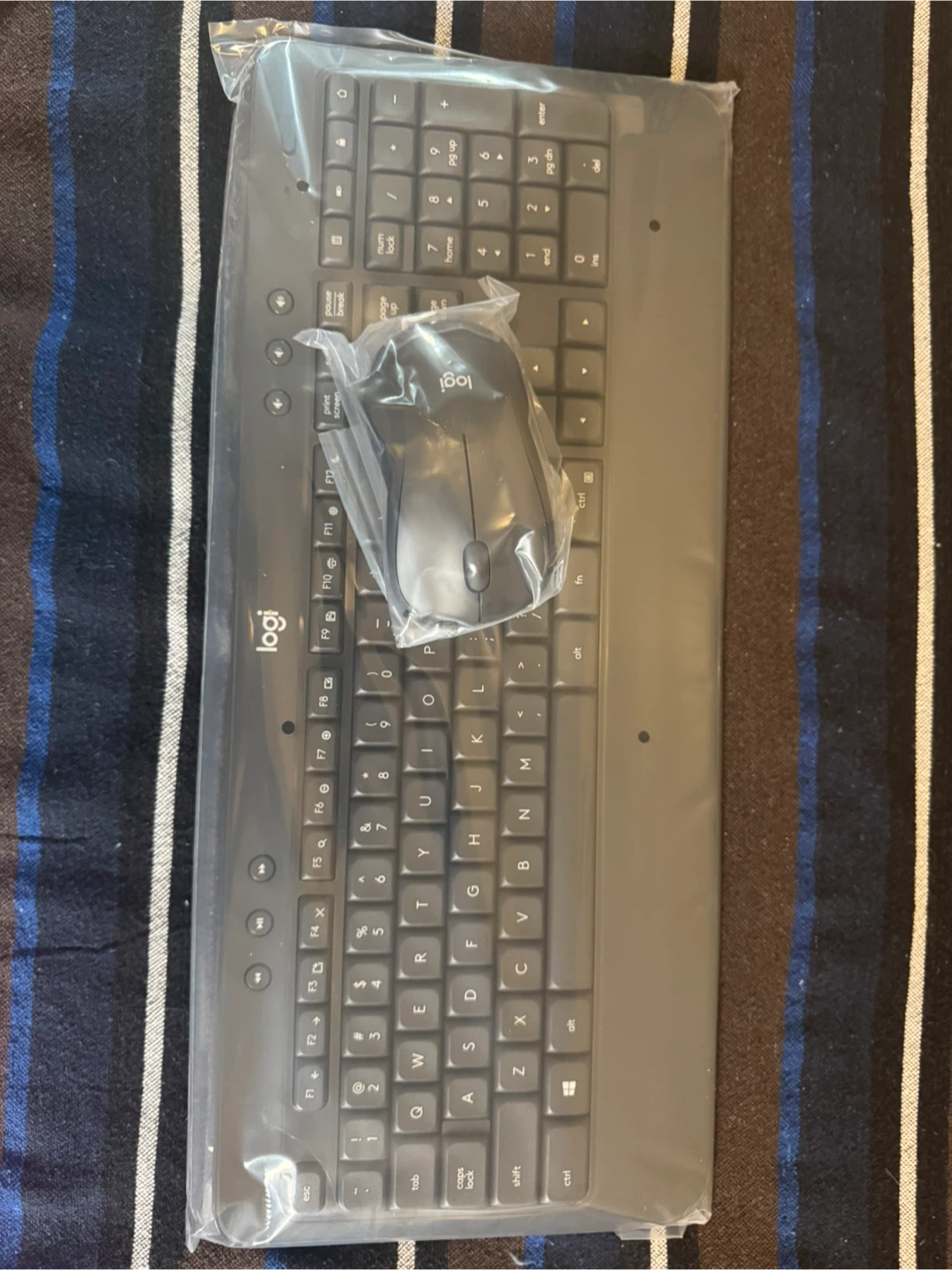 Logitech MK540 Advanced Wireless Keyboard & Mouse - New! - photo 3
