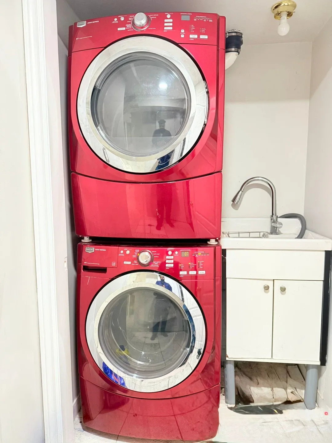 2 bedrooms basement for rent image indicator(4)