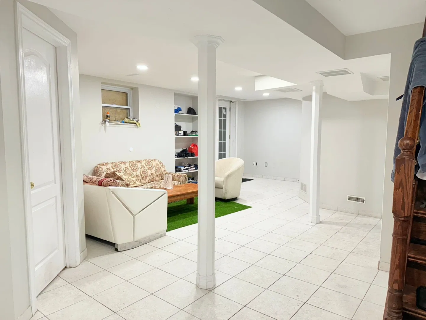 2 bedrooms basement for rent image indicator(2)